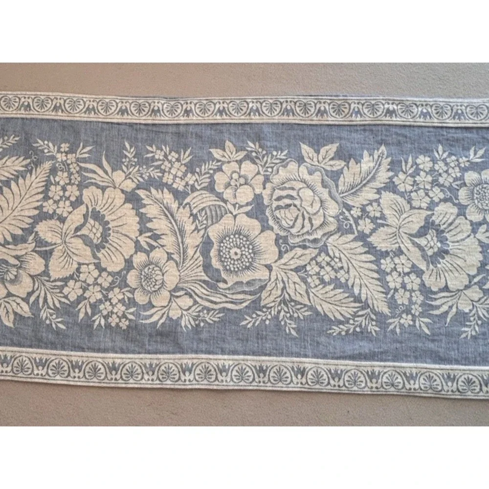 WILLIAMS-SONOMA Vintage Floral LIGHT BLUE Jacquard Table Runner 17.5